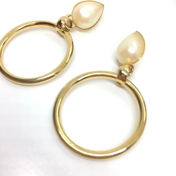 VINTAGE 80S 90S GOLD TONE STATEMENT DROP HOOP EARRINGS FAUX PEARL EARRINGS - Picture 10 of 13